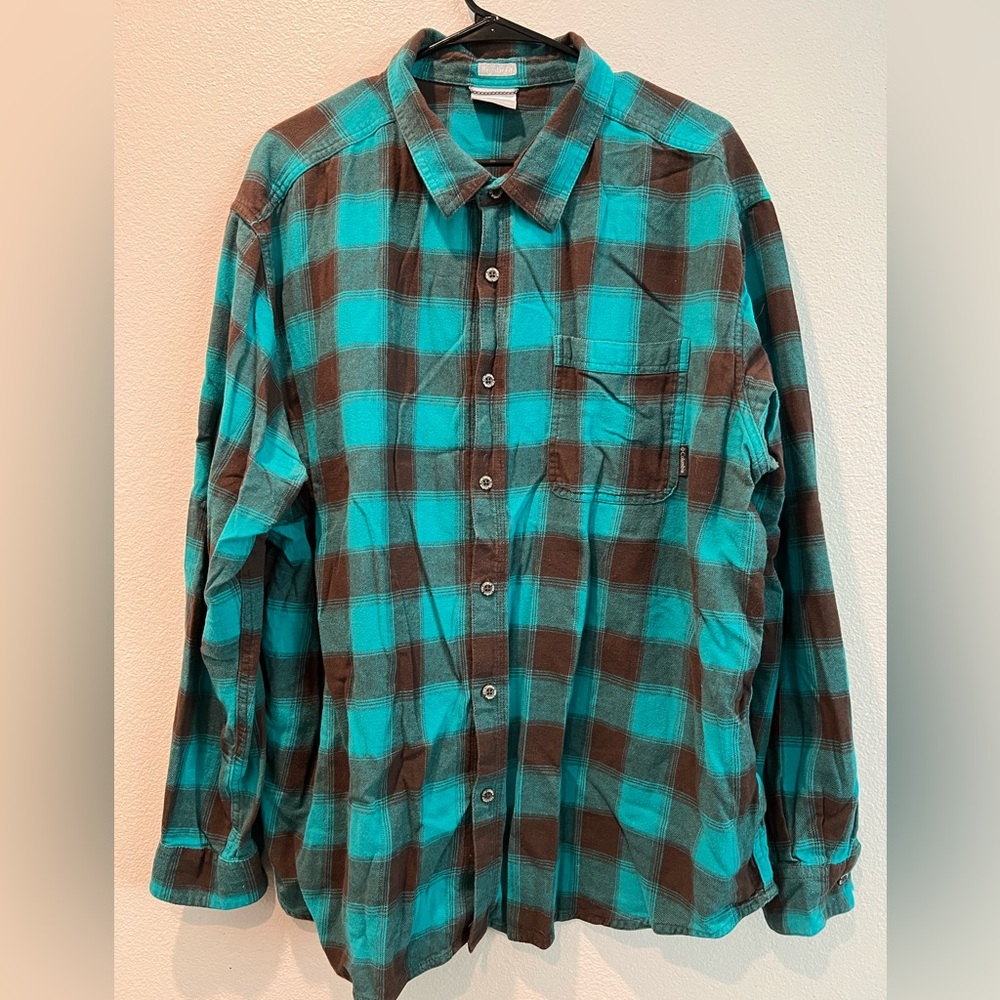 Columbia men’s flannel plaid shirt. Regular fit.